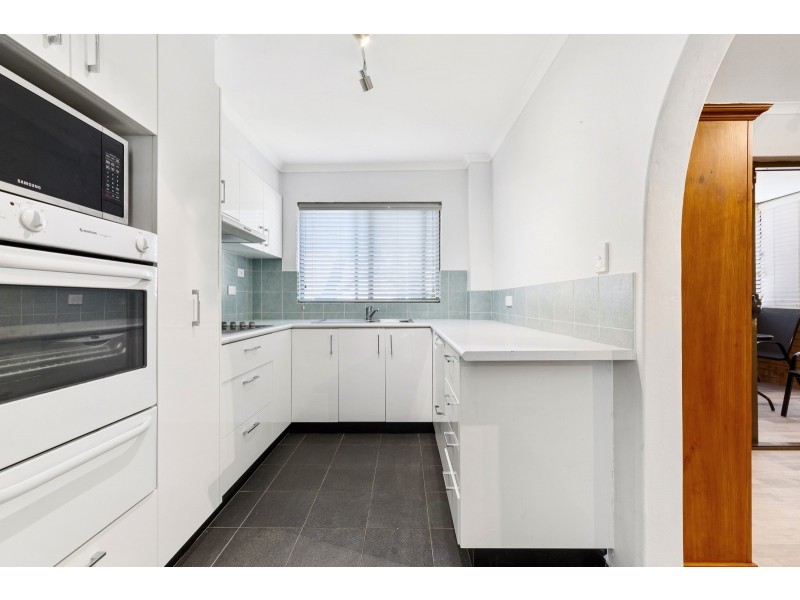 6/205 Albany Street, Point Frederick NSW 2250