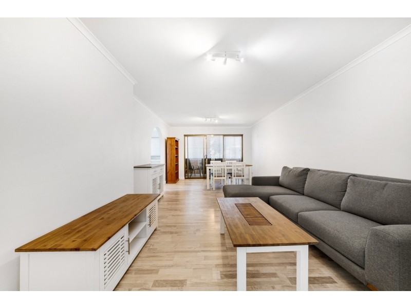 6/205 Albany Street, Point Frederick NSW 2250