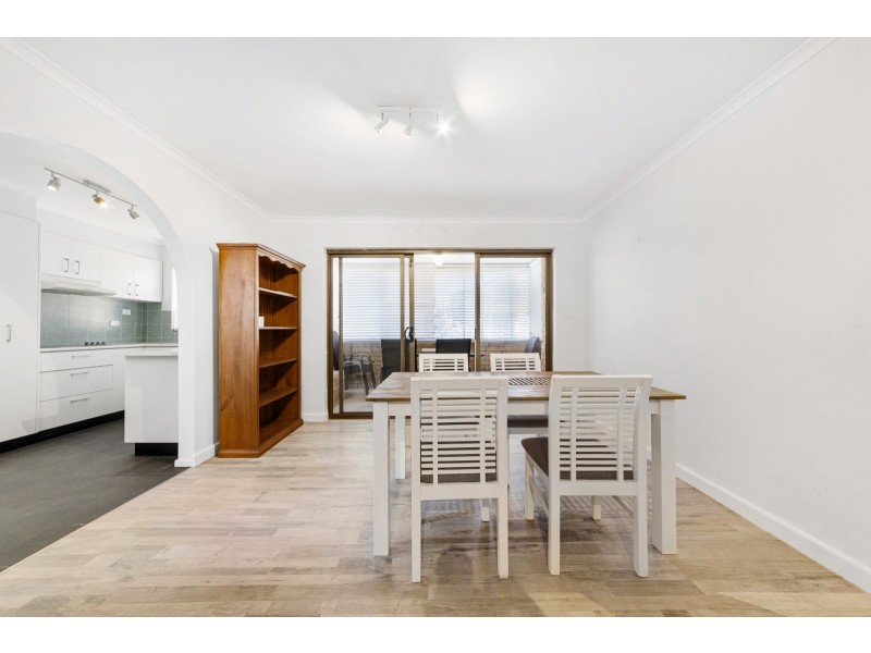 6/205 Albany Street, Point Frederick NSW 2250