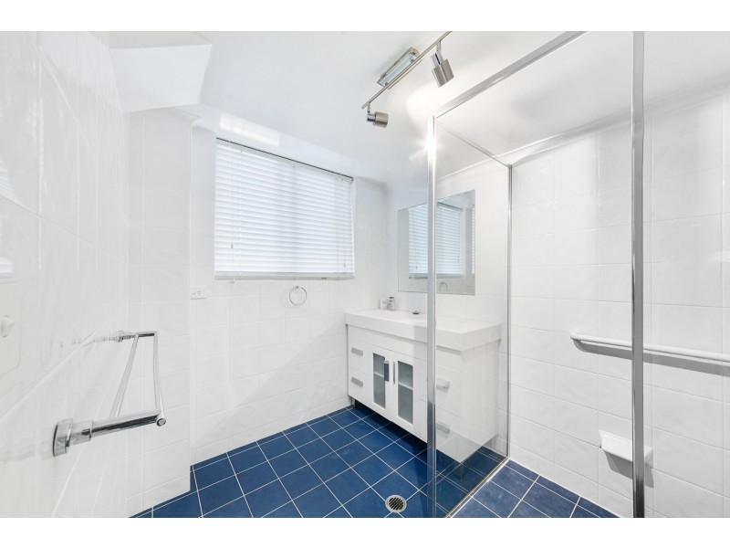 6/205 Albany Street, Point Frederick NSW 2250