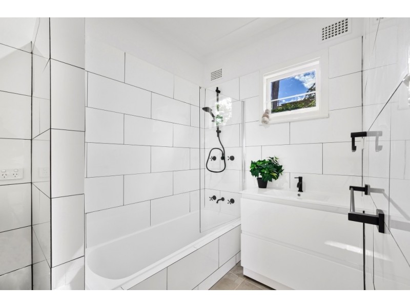 33 White Street, East Gosford NSW 2250