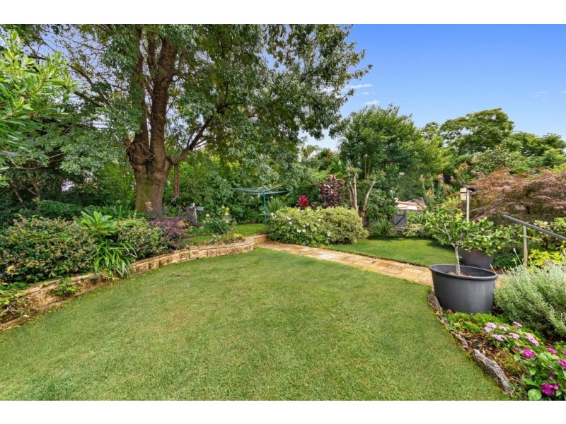 3 Florence Avenue, Point Frederick NSW 2250