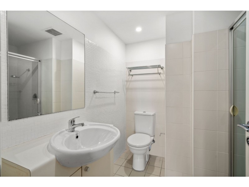 472/80 John Whiteway Drive, Gosford NSW 2250