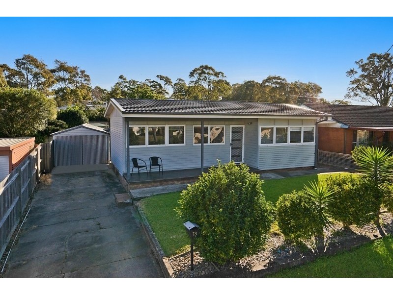 13 Sylvia Avenue, Gorokan NSW 2263