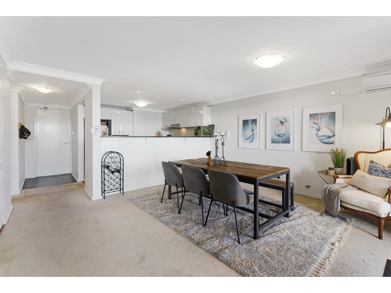 18/92 John Whiteway Drive, Gosford NSW 2250