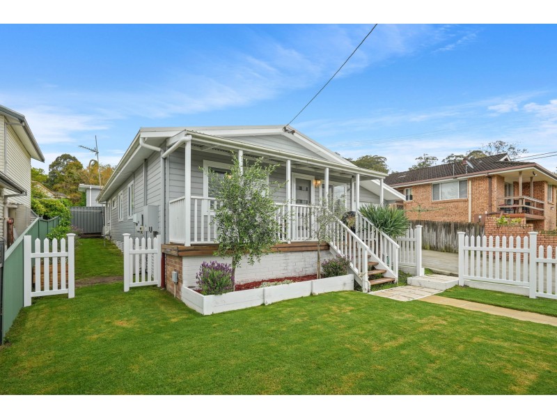 4 Welwyn Grove, Point Clare NSW 2250