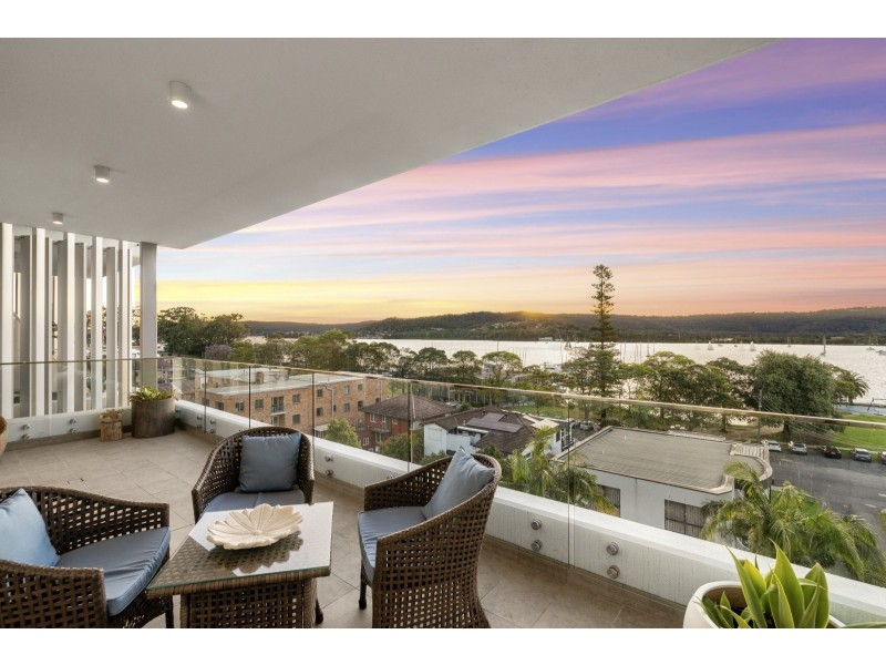 302/13 Lynn Avenue, Point Frederick NSW 2250