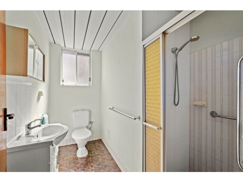 1/42 Matthews Parade, Point Clare NSW 2250