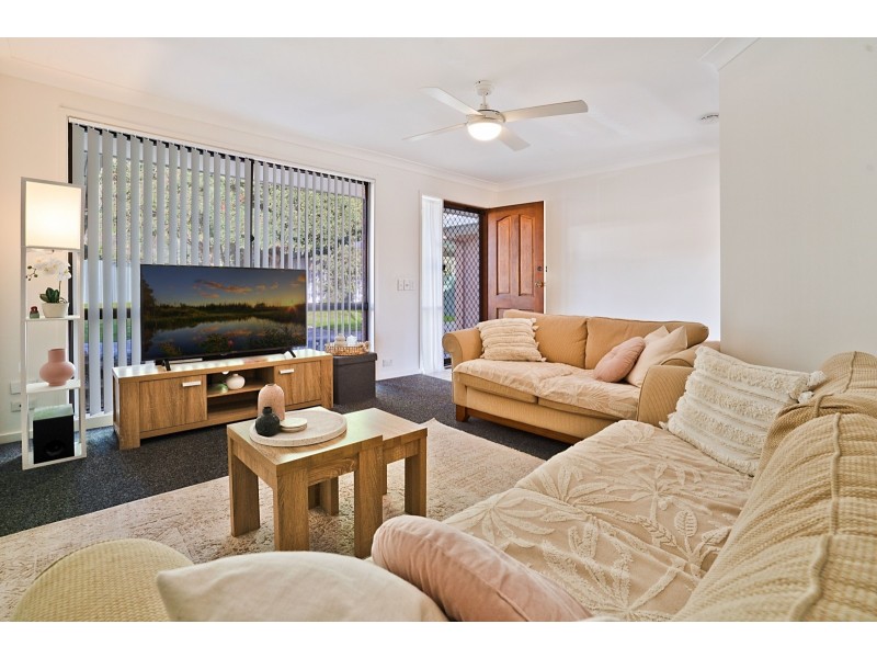 2/12 Donna Close, Lisarow NSW 2250