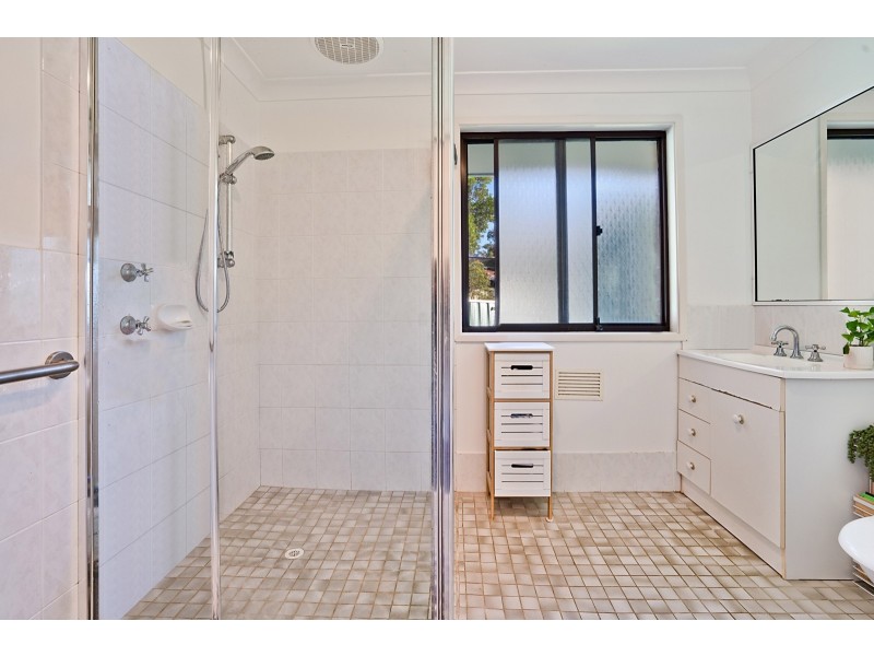 2/12 Donna Close, Lisarow NSW 2250