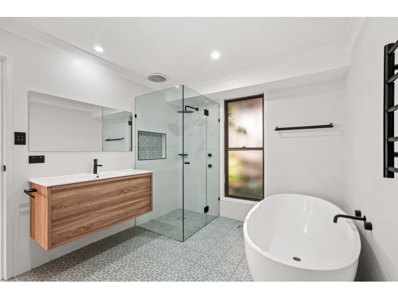 9 Silky Oak Crescent, Green Point NSW 2251