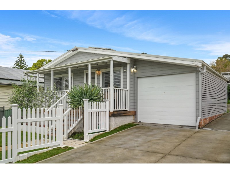 4 Welwyn Grove, Point Clare NSW 2250