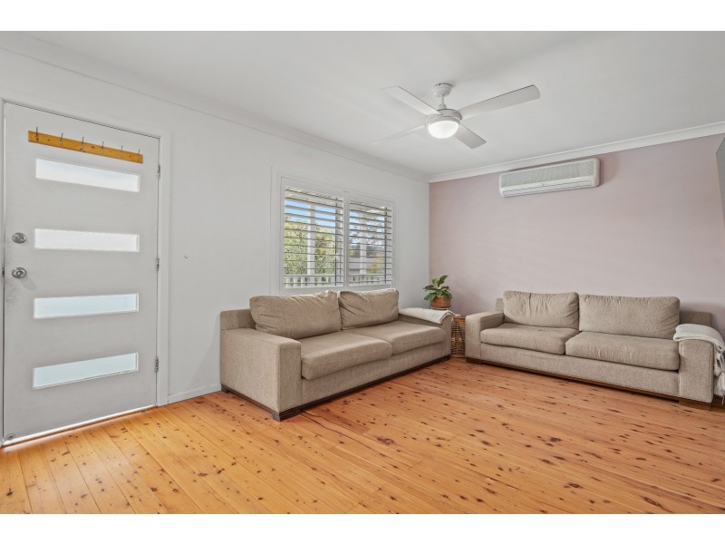 4 Welwyn Grove, Point Clare NSW 2250