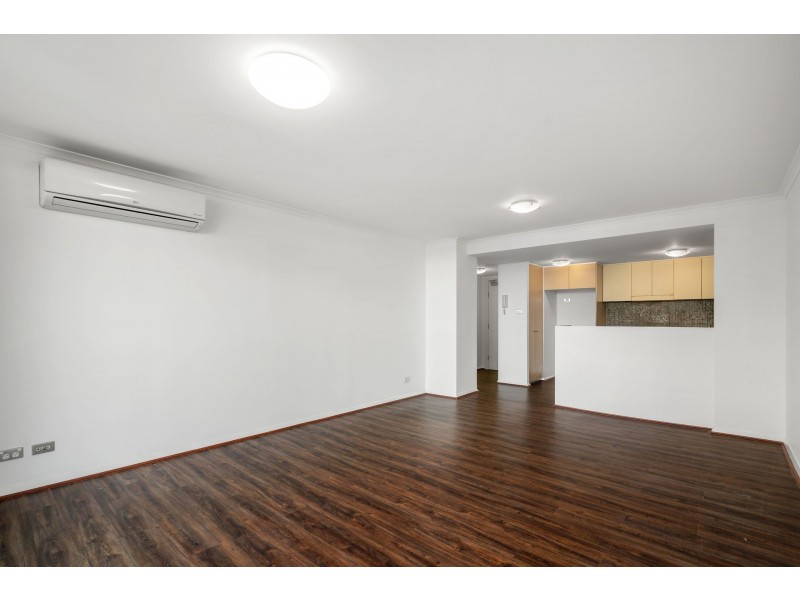 472/80 John Whiteway Drive, Gosford NSW 2250