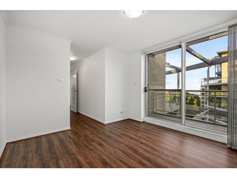 472/80 John Whiteway Drive, Gosford NSW 2250