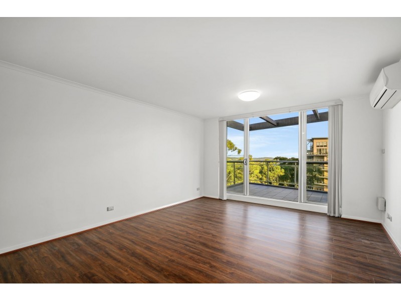 472/80 John Whiteway Drive, Gosford NSW 2250