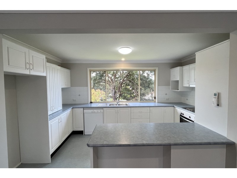 218 Brisbane Water Drive, Point Clare NSW 2250