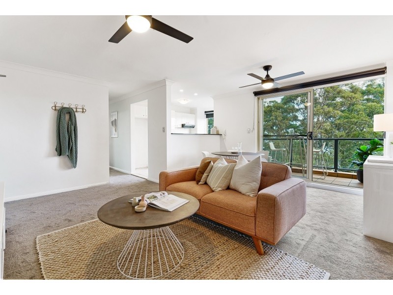 9/92 John Whiteway Drive, Gosford NSW 2250