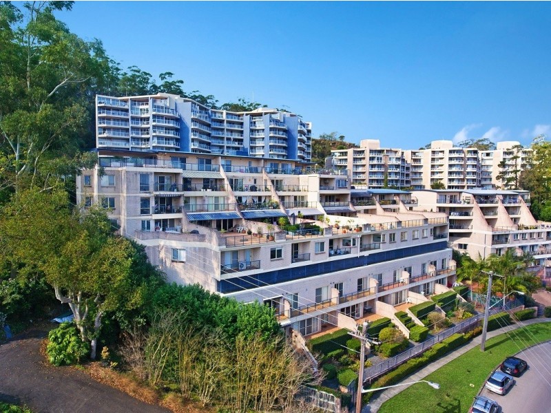 9/92 John Whiteway Drive, Gosford NSW 2250