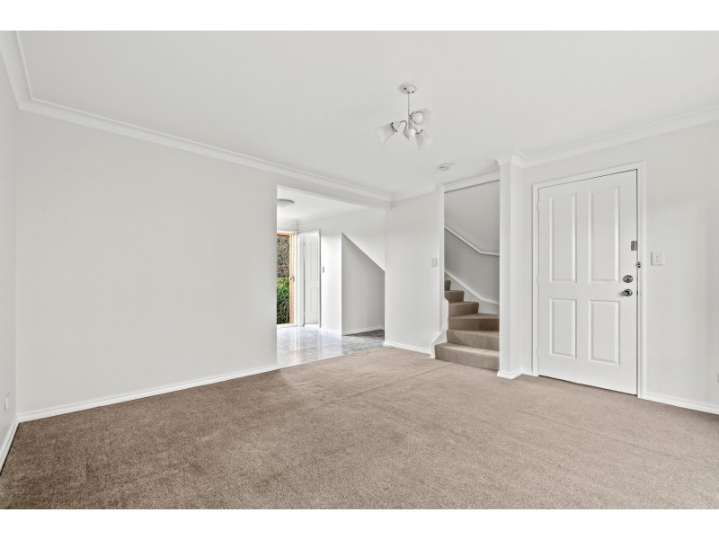 2/165 Gertrude Street, Gosford NSW 2250