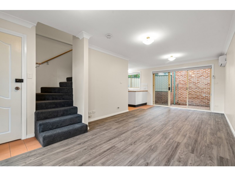 2/53 Beane Street, Gosford NSW 2250