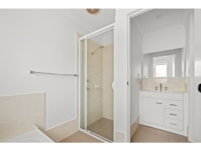27 Greenlee Street, Green Point NSW 2251