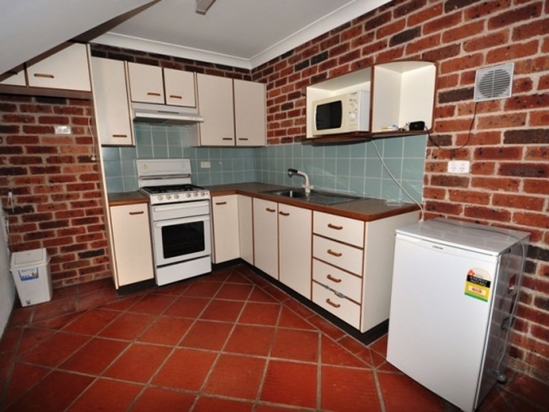 16 Roselands Avenue, Wyoming NSW 2250