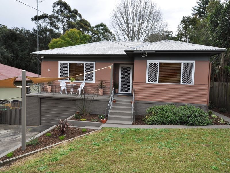37 Henry Parry Drive, East Gosford NSW 2250