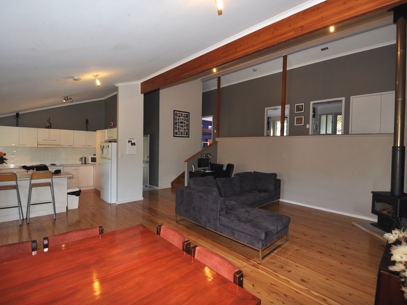 27 Oakglen Road, North Gosford NSW 2250