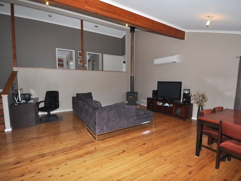 27 Oakglen Road, North Gosford NSW 2250