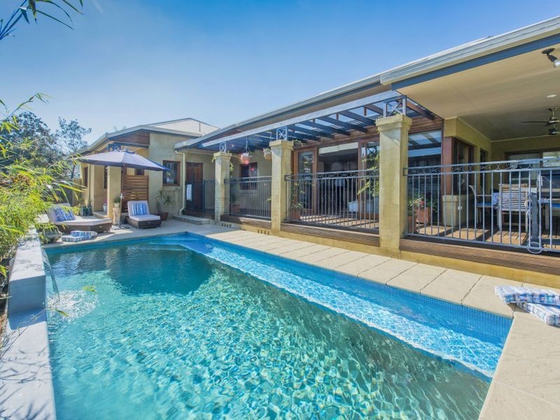 4 Barnier Avenue, Junction Hill NSW 2460