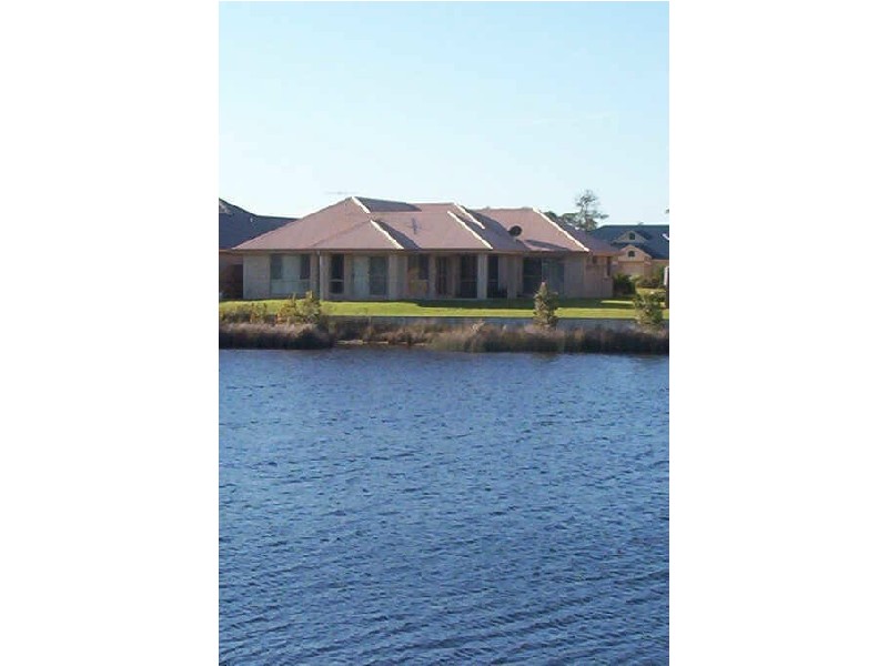 42 WINDWARD CIRCUIT, Tea Gardens NSW 2324