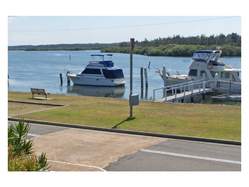 17 Marine Drive, Tea Gardens NSW 2324