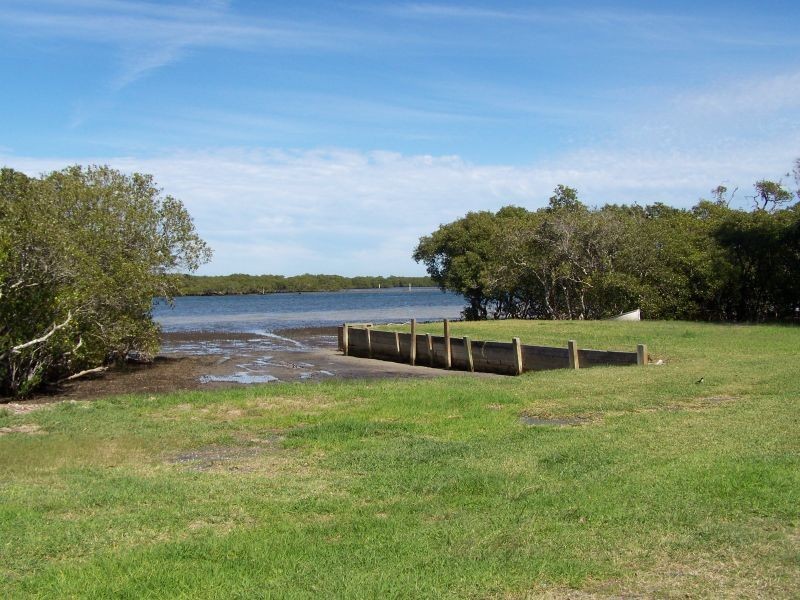 84 Bayview Road, Tea Gardens NSW 2324