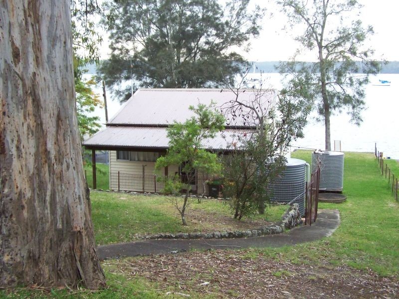 18 Cove Boulevard, North Arm Cove NSW 2324