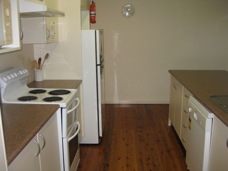 1&2/4 Carinya Close, Hawks Nest NSW 2324