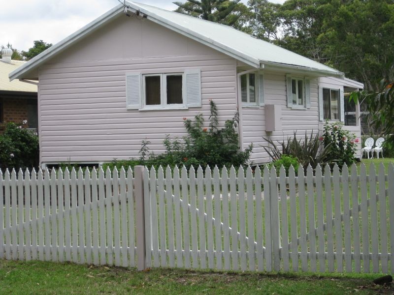35 Binda Street, Hawks Nest NSW 2324