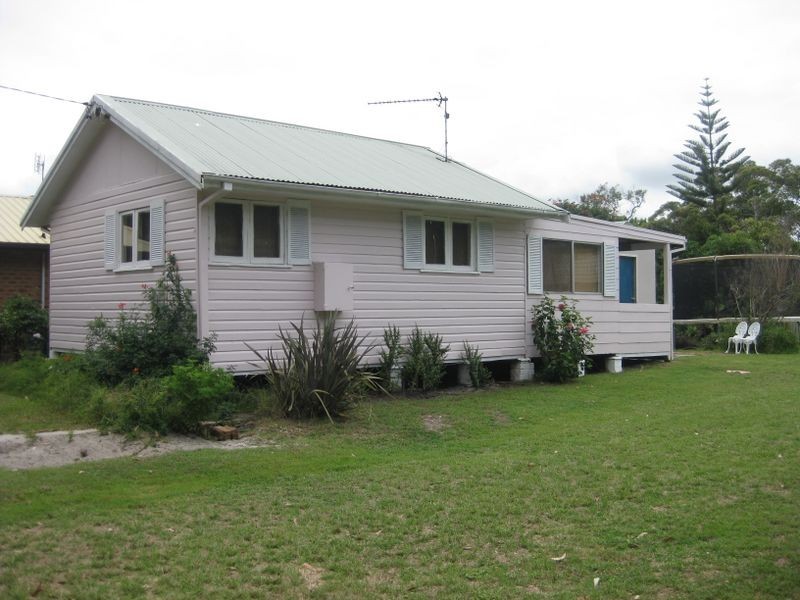 35 Binda Street, Hawks Nest NSW 2324