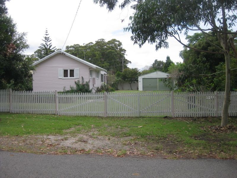 35 Binda Street, Hawks Nest NSW 2324