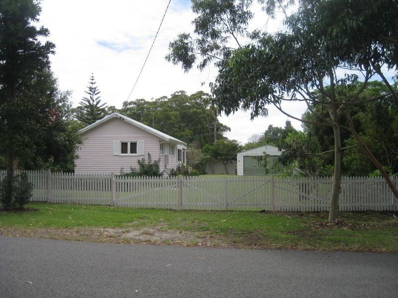 35 Binda Street, Hawks Nest NSW 2324
