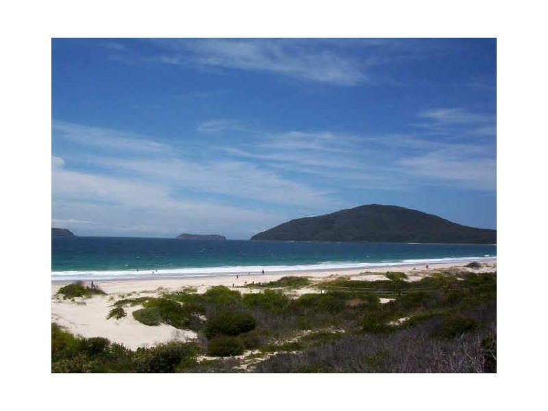 6/ “Summit Dek” Russell Street, Hawks Nest NSW 2324