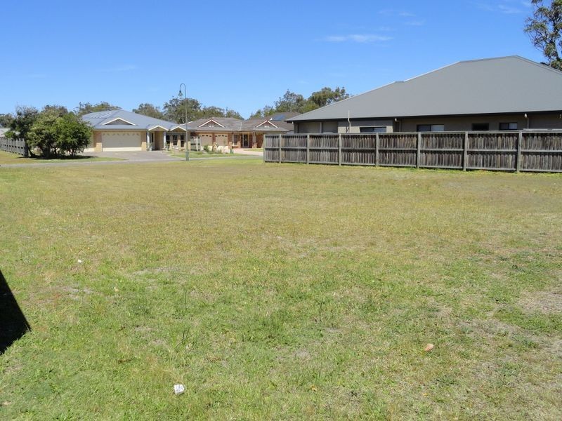 18 Sinclair Avenue, Tea Gardens NSW 2324