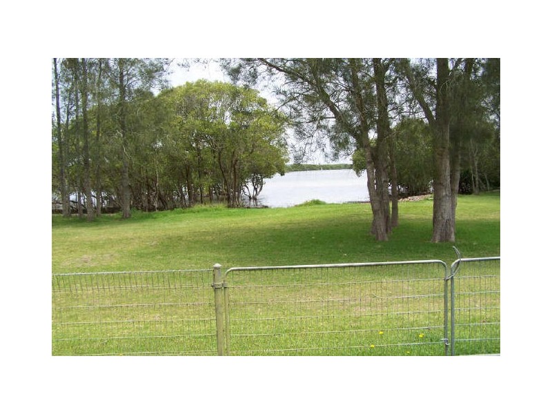 84 Bayview Rd, Tea Gardens NSW 2324