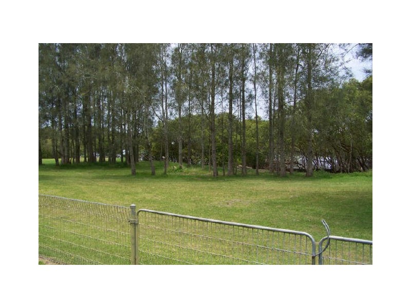 84 Bayview Rd, Tea Gardens NSW 2324