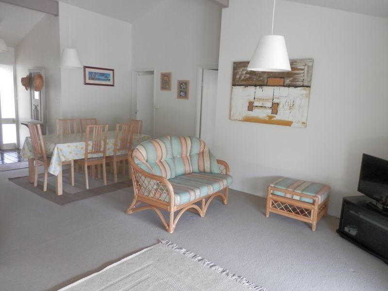 11 Mermaid Avenue, Hawks Nest NSW 2324
