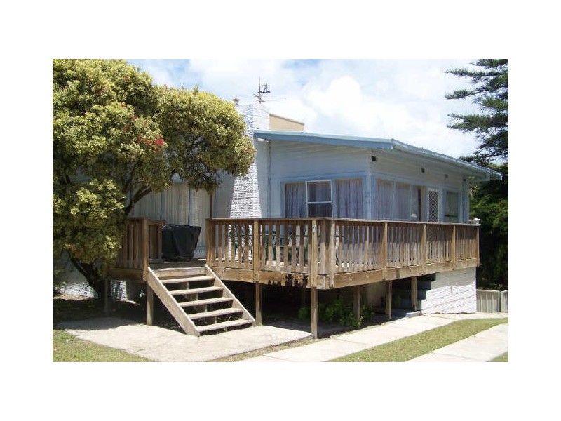 7 Beach Rd, Hawks Nest NSW 2324