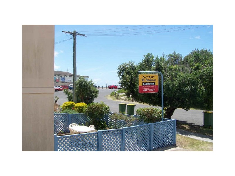 7 Beach Rd, Hawks Nest NSW 2324