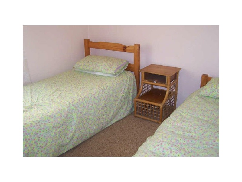 7 Beach Rd, Hawks Nest NSW 2324