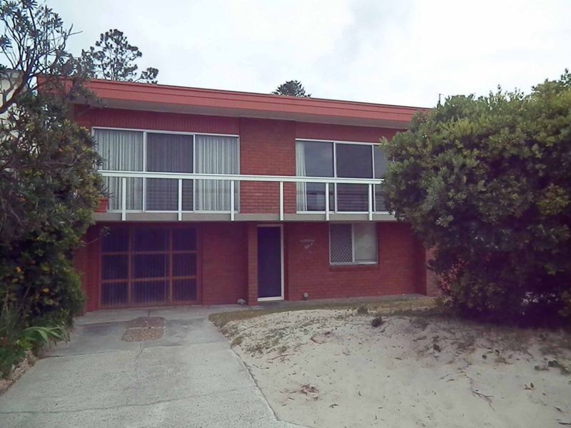 53 The Boulevarde, Hawks Nest NSW 2324 LJ Hooker Tea Gardens/Hawks