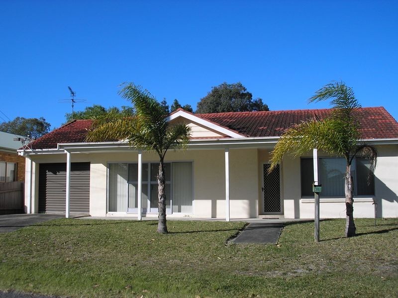28 Muneela Ave, Hawks Nest NSW 2324